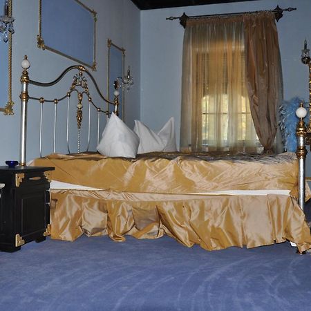 Hotel Casa Cu Farfurii Sinaia Habitación foto