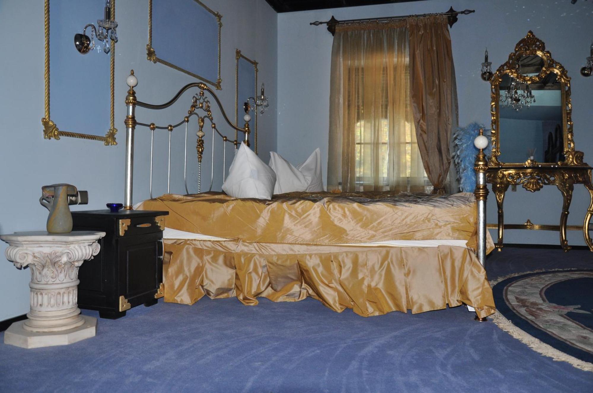 Hotel Casa Cu Farfurii Sinaia Habitación foto